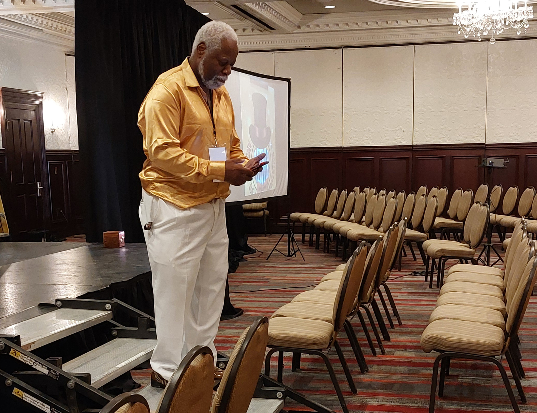 03 Chris Capehart preshow 650.jpg